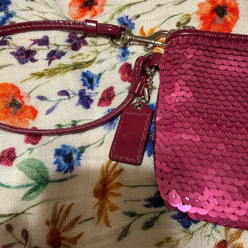 Coach Poppy Pink/Magenta Sequin Wristlet - Picture 4 of 6